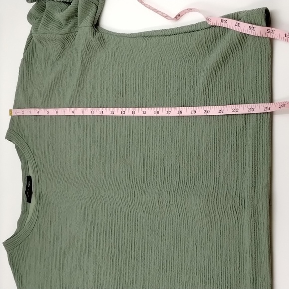 Jennie & Marlis Women's large balloon sleeve textured blouse - Picture 10 of 10